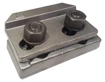 Two-bolt crane rail clip for secure and adjustable rail fastening in heavy-duty crane systems